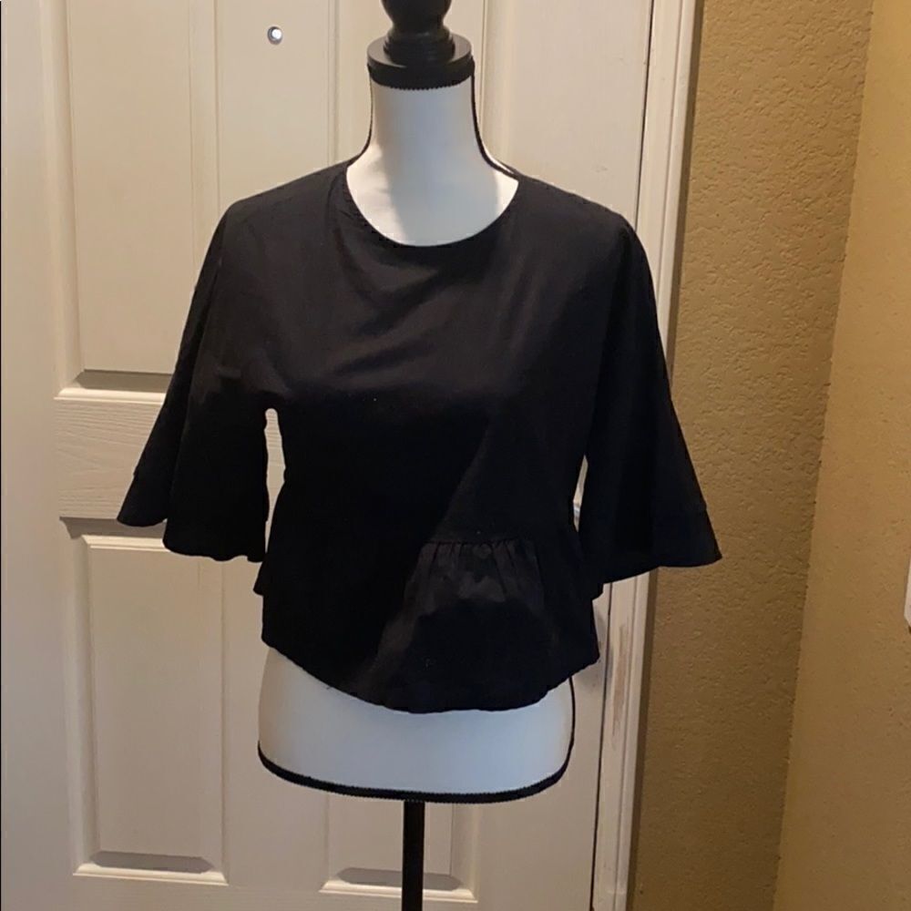 𝅺Boohoo Black Top. Ruffled Bell Sleeves Sz 8